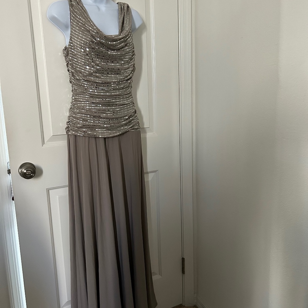 R&M Richards Special Occasions Women’s Dress/Gown-Size 10